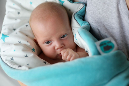Baby velvet wrap na rzep STARS & TURQUOISE 0-3 m-ce